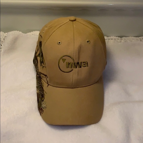 Cap Pre Owned - Picture 1 of 4